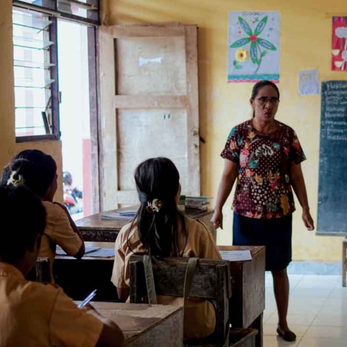 SDN Mbajik solar install – East Sumba Haray school with solar panels and battery–inverter – solar electrification SDN Mbajik