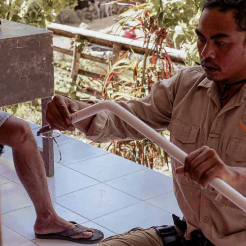SDN Mbajik solar install – East Sumba Haray school with solar panels and battery–inverter – solar electrification SDN Mbajik