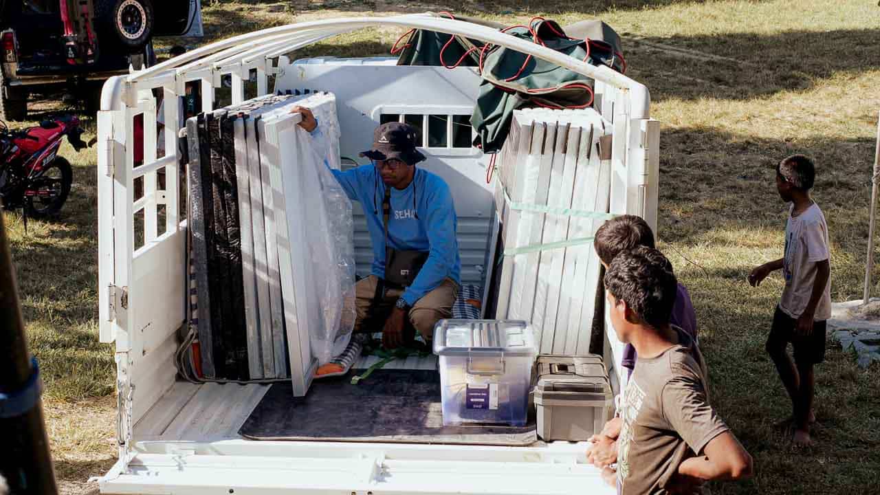 SDN Mbajik solar install SDN Mbajik school with solar panels and restored internet