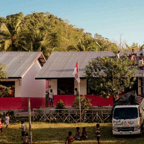 SDN Mbajik solar install – East Sumba Haray school with solar panels and battery–inverter – solar electrification SDN Mbajik