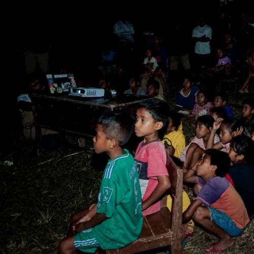 SDN Mbajik solar install – East Sumba Haray school with solar panels and battery–inverter – solar electrification SDN Mbajik