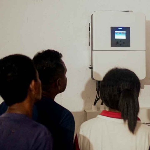 SDN Mbajik solar install – East Sumba Haray school with solar panels and battery–inverter – solar electrification SDN Mbajik