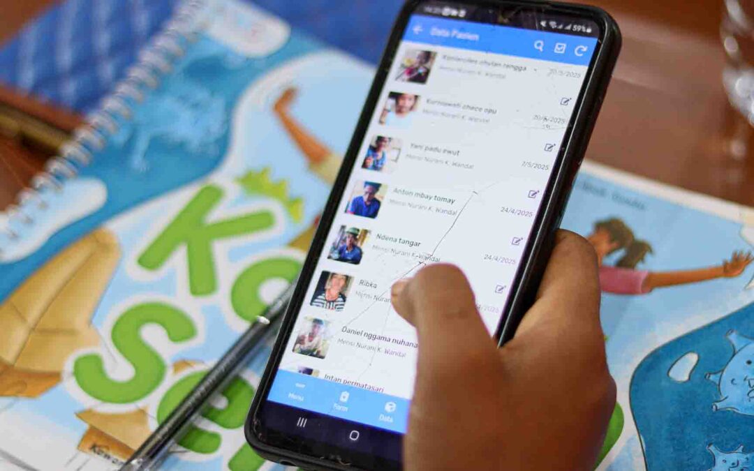 Health agent using Kawan Sehat Medical App offline in rural Indonesia