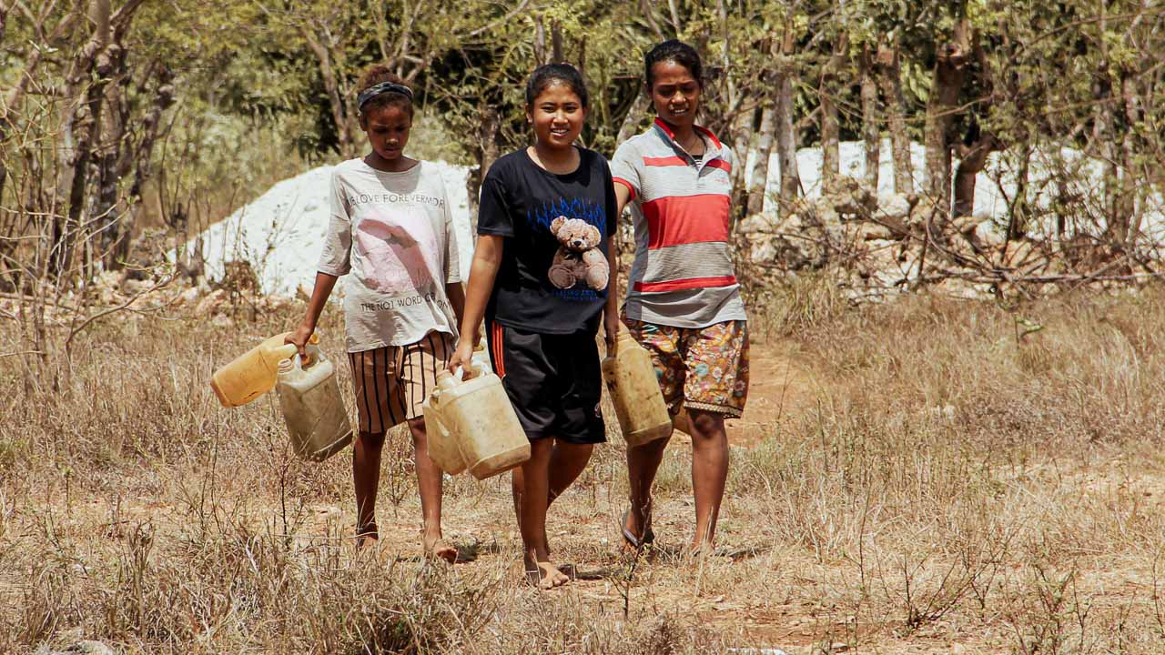 Agriculture and Climate Crisis Impact » The Fair Future Foundation Farmers affected by drought and climate change struggling to grow crops.