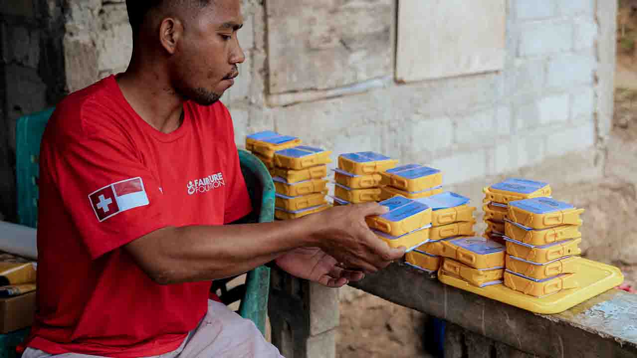 Swiss Humanitarian Expertise in Practice Swiss humanitarian expertise applied through medical care, prevention, logistics, and community work in field operations