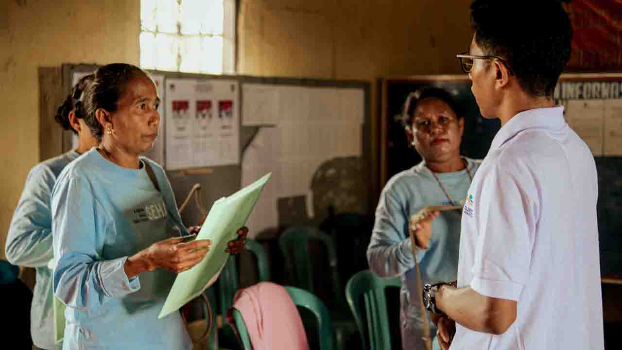 Indoor Residual Spraying training for malaria prevention in Umalulu, East Sumba.