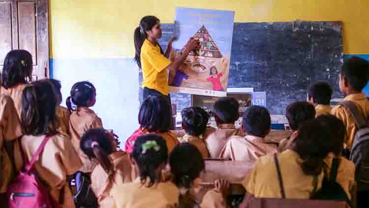 SolarBuddy lamps for children without electricity Child receiving a SolarBuddy solar lamp in an ultra-rural school without electricity
