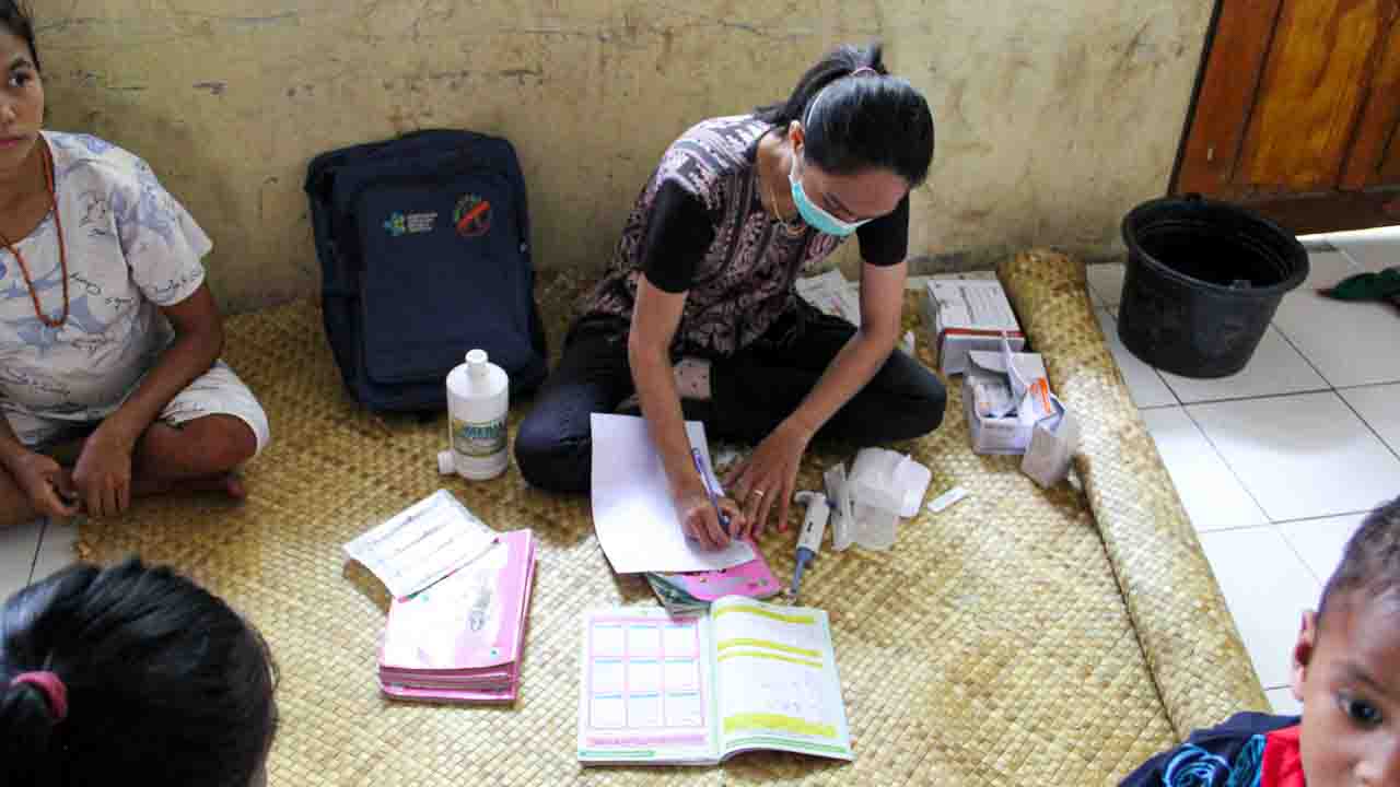 Reaching the Last Mile – Mobile Medical Outreach in Remote Villages Mobile medical outreach traveling to remote villages in East Indonesia to deliver healthcare and essential medicines.