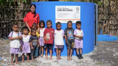 Children beside the Luri Ma Hamu water storage tank in East Sumba.