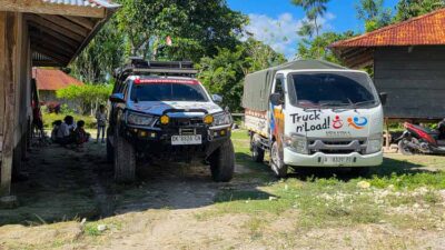 Truck of Life e Truck n Load è stato parcheggiato durante una missione sul campo nell'East Sumba.