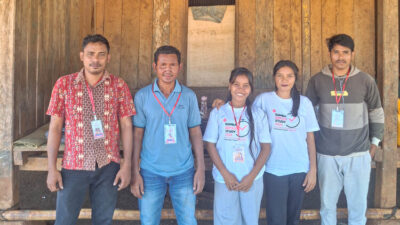I membri della squadra di Sumba Sepsis Study campo.