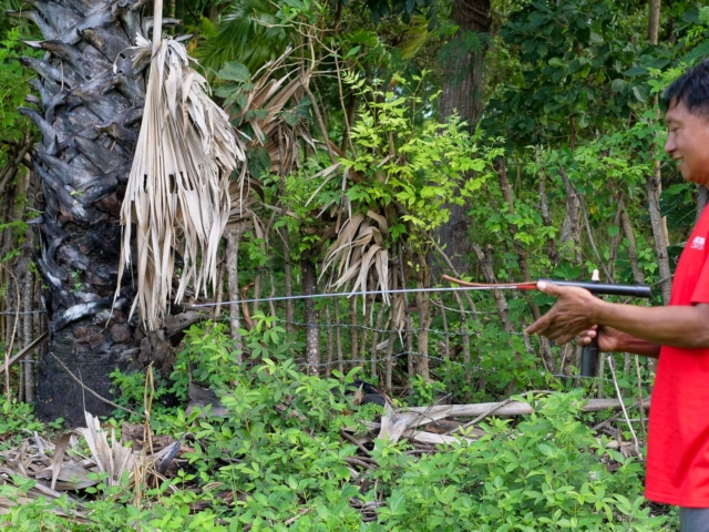 Building Rumah Kambera in Kawangu, East Sumba