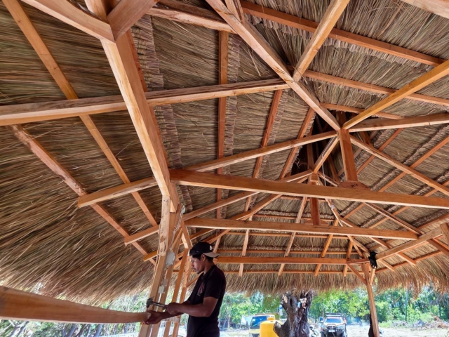 Building Rumah Kambera in Kawangu, East Sumba