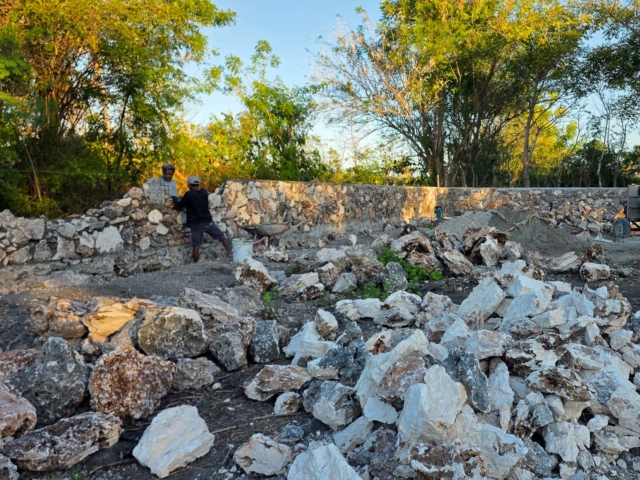 Building Rumah Kambera in Kawangu, East Sumba