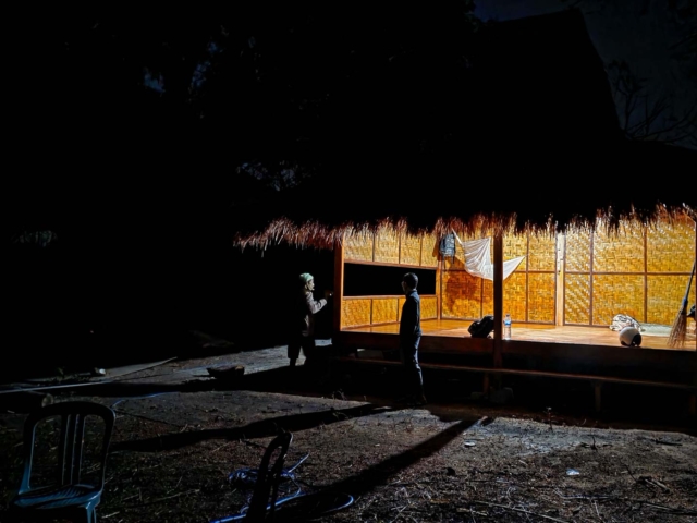 Building Rumah Kambera in Kawangu, East Sumba