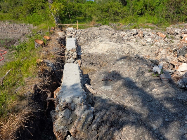 Building Rumah Kambera in Kawangu, East Sumba