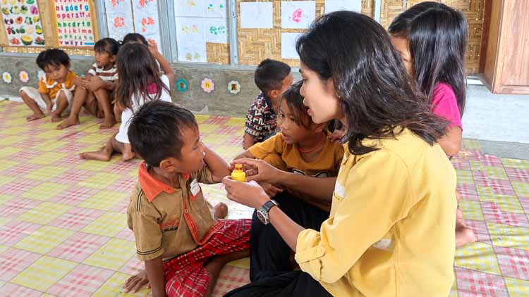 Kawan Sehat Child Healthcare in East Sumba Kawan Sehat providing child healthcare in East Sumba