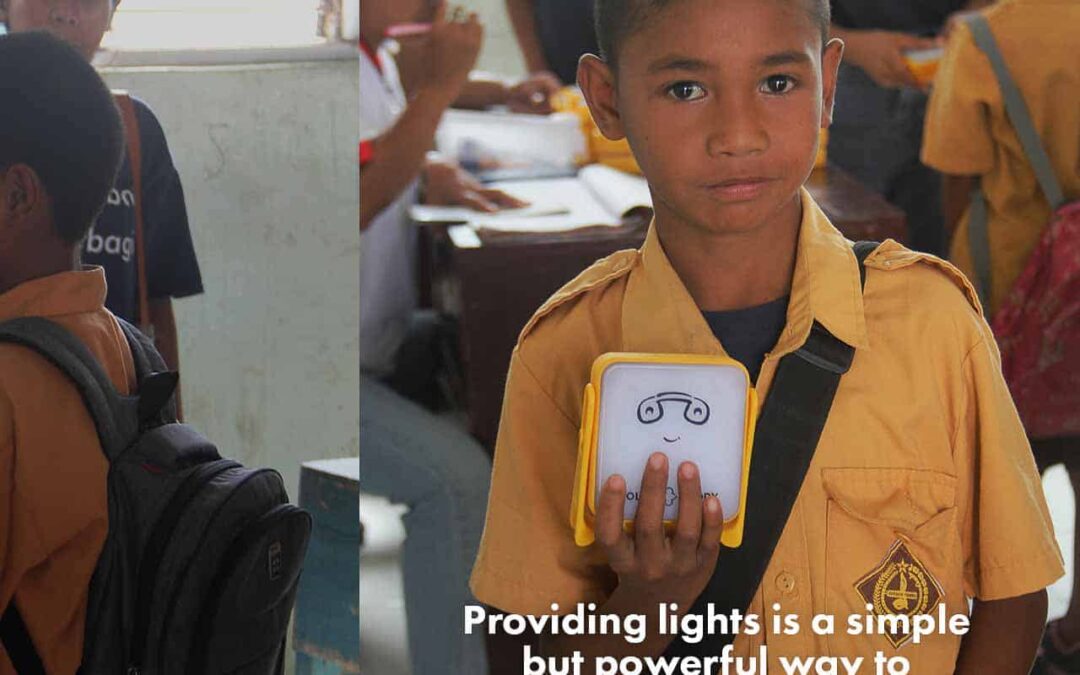 Distribution of SolarBuddy lamps for the 78 schoolchildren of Laindatang