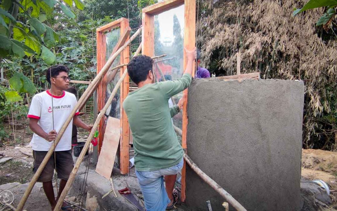 Water connections on the Mbinudita site also means building sanitary facilities for 2,500 people.