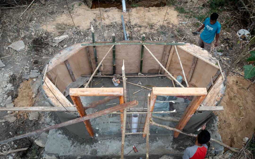 Water connections on the Mbinudita site also means building sanitary facilities for 2,500 people.