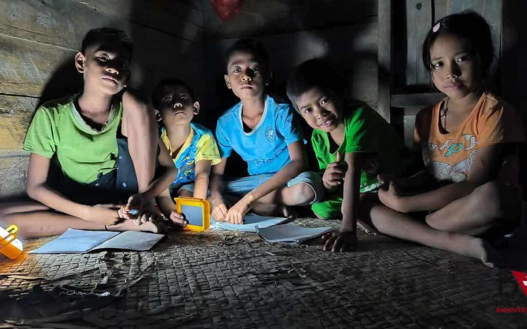 Light up homes with 200 SolarBuddy lamps